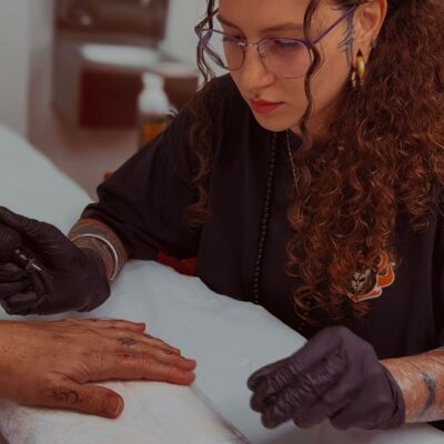 Brina, tatuadora profesional en Dida Tattoo Elche