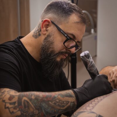 Caio, tatuador profesional en Dida Tattoo Elche