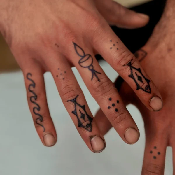 Tatuaje blackwork por Brina en Dida Tattoo Elche