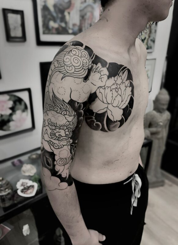 Tatuaje abstracto artistico en Dida Tattoo Elche