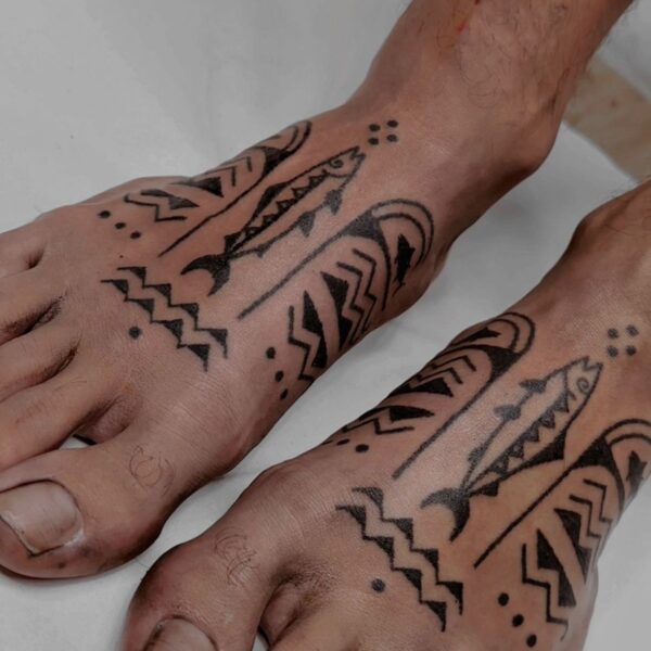 Tatuaje blackwork de gran formato por Brina en Dida Tattoo Elche