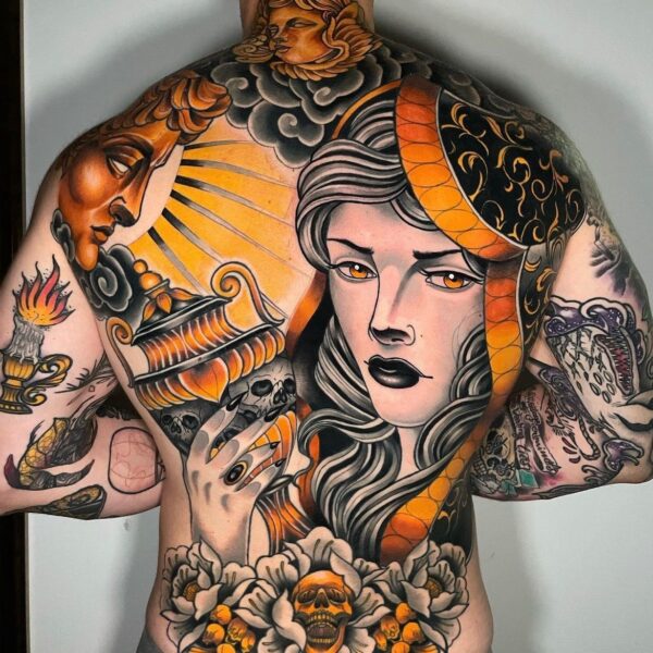 Tatuaje neotradicional de gran formato por Luan en Dida Tattoo Elche
