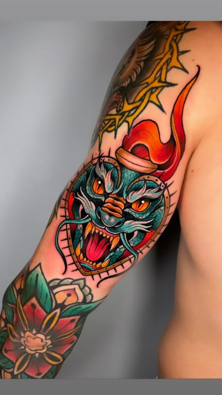 Tatuaje a color de gran formato por Luan en Dida Tattoo Elche