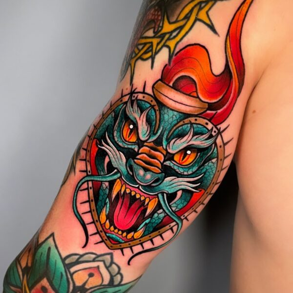 Tatuaje a color de gran formato por Luan en Dida Tattoo Elche