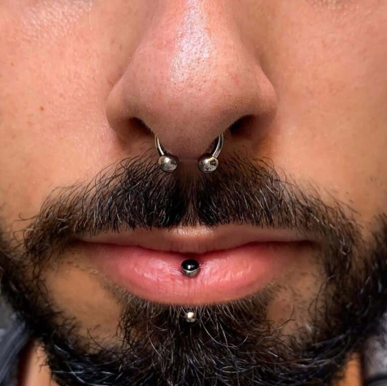 Piercing snug profesional en Dida Tattoo Elche