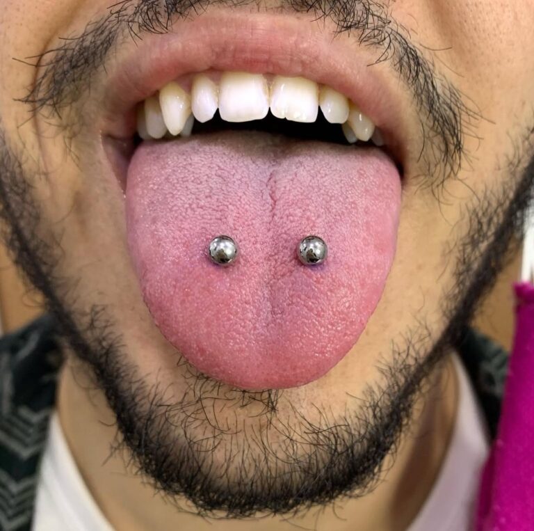 Piercing flat con titanio en Dida Tattoo Elche
