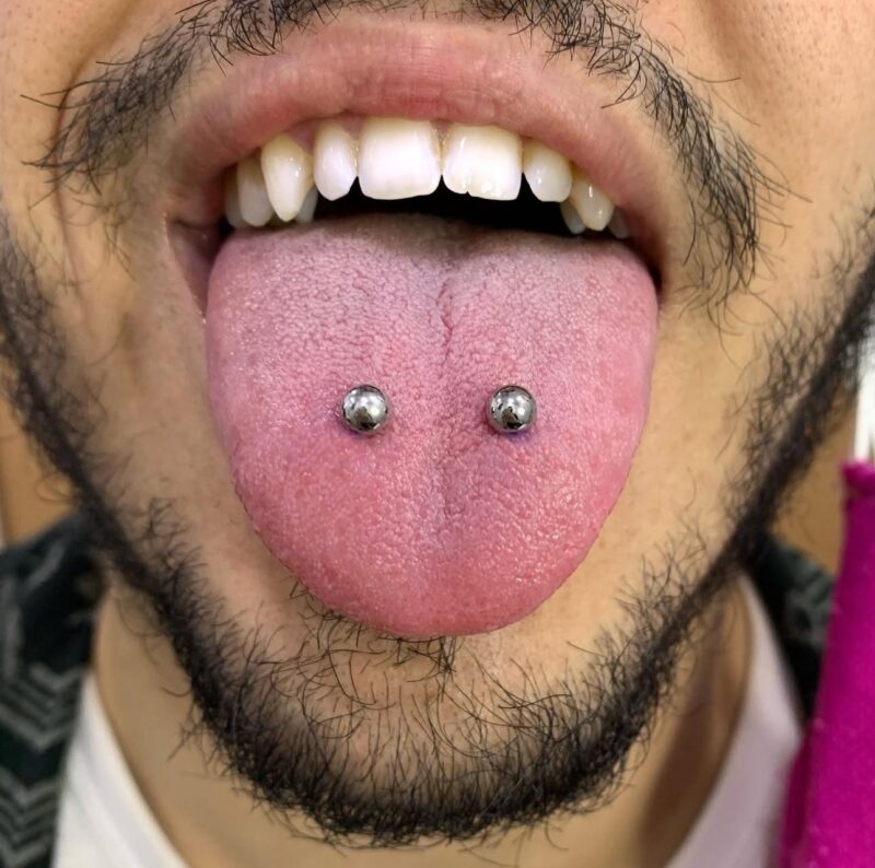 Piercing flat con titanio en Dida Tattoo Elche