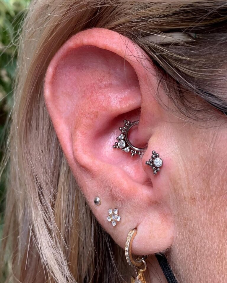 Piercing rook profesional en Dida Tattoo Elche